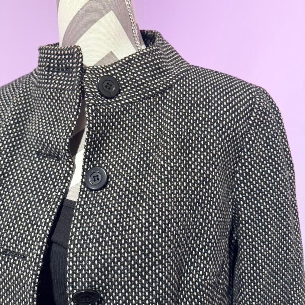 Black and white wool pea